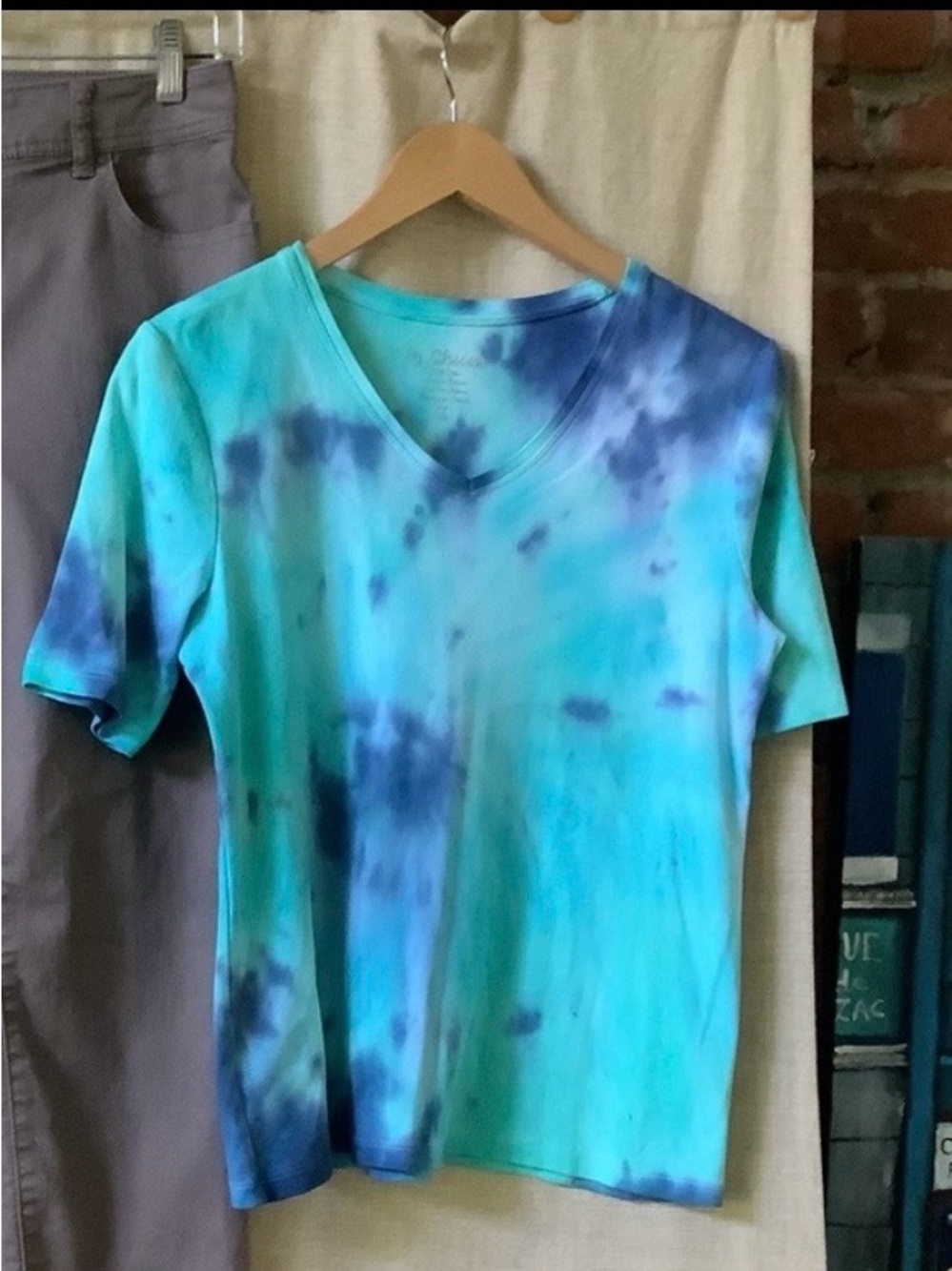 Chico’s v-neck watercolor tee top 1 8